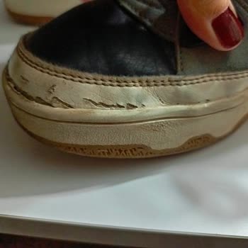 Ayakkabının 1 Ayda Açılması Ve Müşteri Hizmetlerinden Cevap Gelmemesi