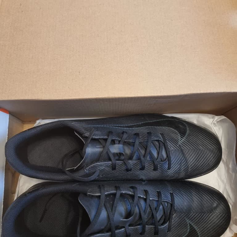 Intersport Nike Halı Saha Ayakkabısının Dar Ön Tasarımı Ayak Yaralanmasına Neden Oldu