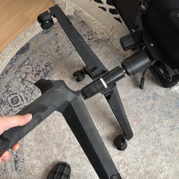 Rampage Oyuncu Koltuğu Ortadan Yarılarak Düştü Ve Kafamı Çarptı