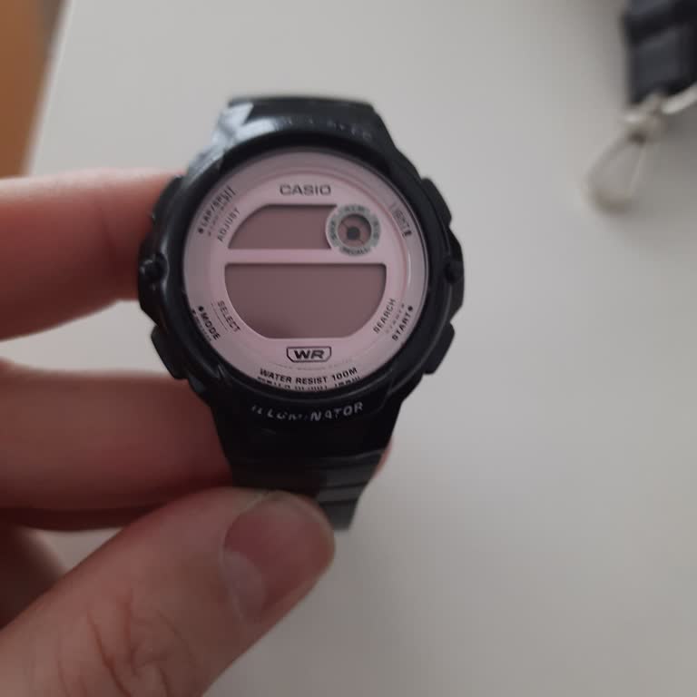 Ekranı Çöken Dijital Saat İçin Garanti Kapsamında Hızlı Çözüm Talebi