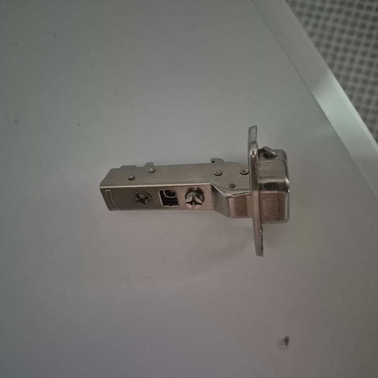 Ebebek'ten Aldığım Dolapta Eksik Menteşe Parçası Gönderilmedi