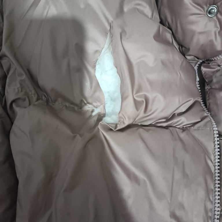 Büyük Beden Mont İadesinde Şok Edici Hasarlı Ürün Gönderilmesi