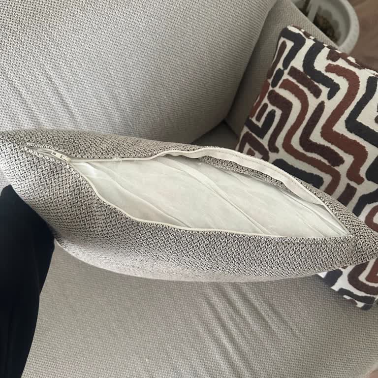 Kırlent İplerinin Sökülmesi Ve Fermuar Arızası Garanti Kapsamına Alınmadı