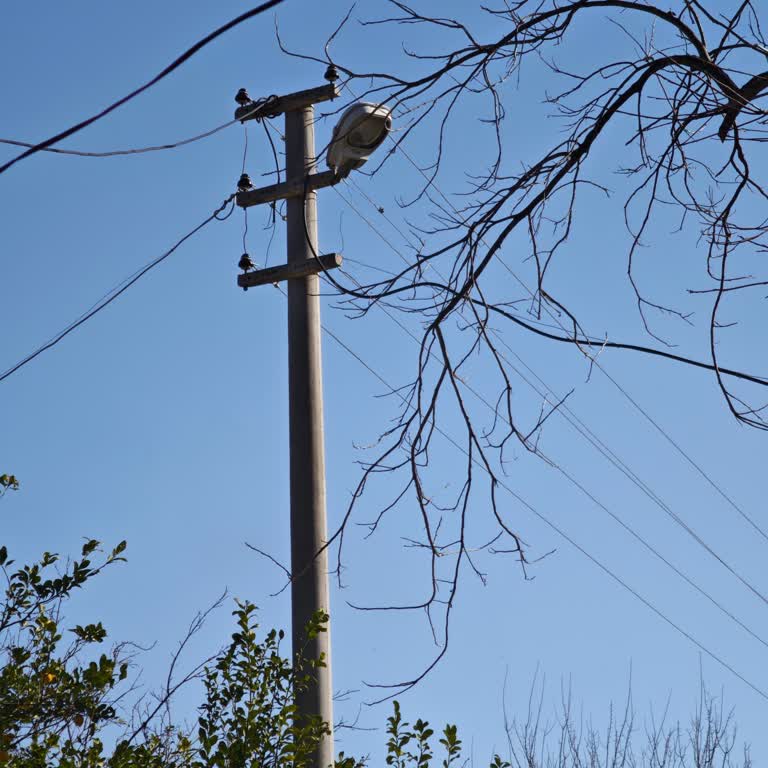 Sokak Lambası Sürekli Kapanıp Açılıyor Ve Güvenliği Tehdit Ediyor