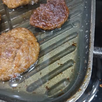 A101 Şubesindeki Akçasaray Et Köftesi Aşırı Yağ Ve Rahatsız Koku İle Sağlık Riski Oluşturuyor