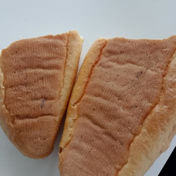 Ankara Halk Ekmek Alt Kısmı Yere Düşmüş Gibi Kumlu Ve Kirli Oluyor