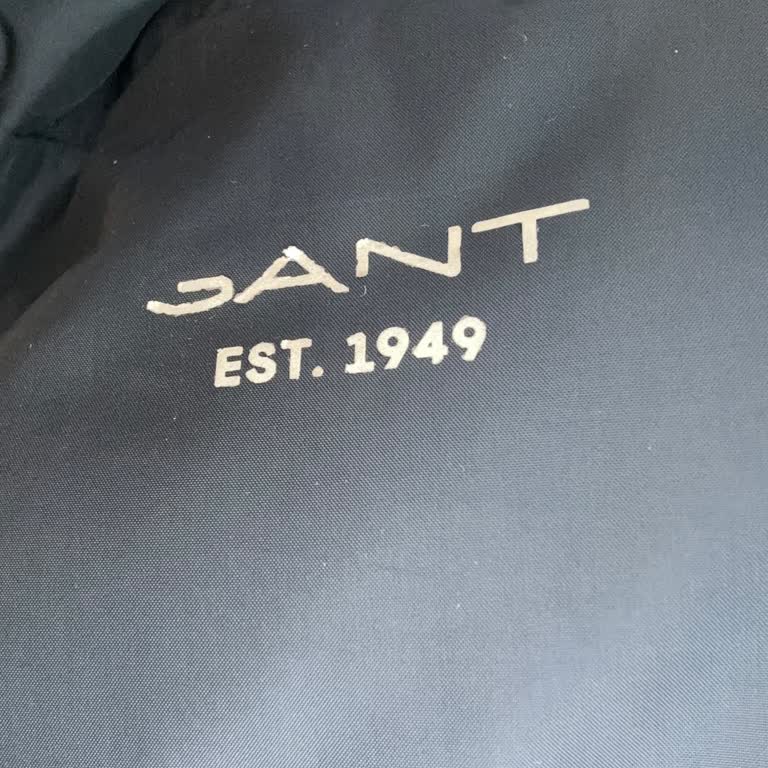 Gant Montunda Yazıların Hızlı Sökülmesi Ve Mağaza Tavrı