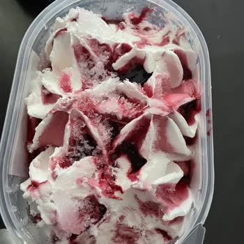 Meyve Şöleni Dondurmasında Aşırı Buzlanma Ve Katı Kıvam