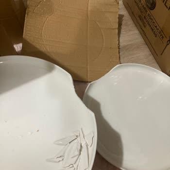 Kırık Tabaklar İçin Ücretsiz Değişim Talebi