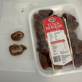 Tunus Hurmasının İçinde Canlı Kurtlar