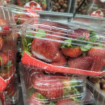 Küflü Çilek Satışı Ve Personelin Duyarsız Tutumu