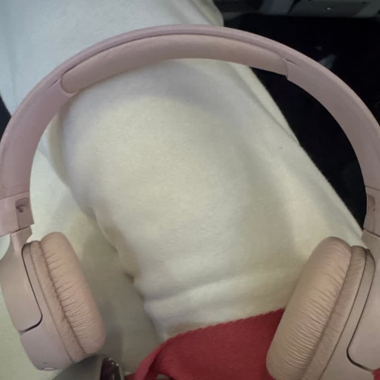 JBL Tune 520 Kulaklığın Kafa Bandı Genişlediği İçin Kullanılamaz