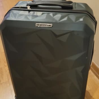 Lumberjack Valizinde Kırık Fermuar Ve Mağaza Tutumu Müşteriyi Hayal Kırıklığına Sürükledi