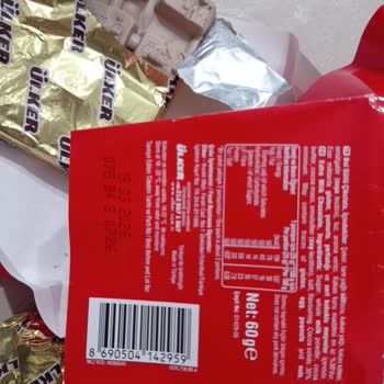 Son Tüketim Tarihi Geçmemiş Ülker Çikolata Bol Sütlü Kare 60 G Bozulmuş Ve Sağlık Endişesi