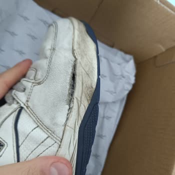 Zapatillas Reebok con defecto de fabricación y garantía rechazada