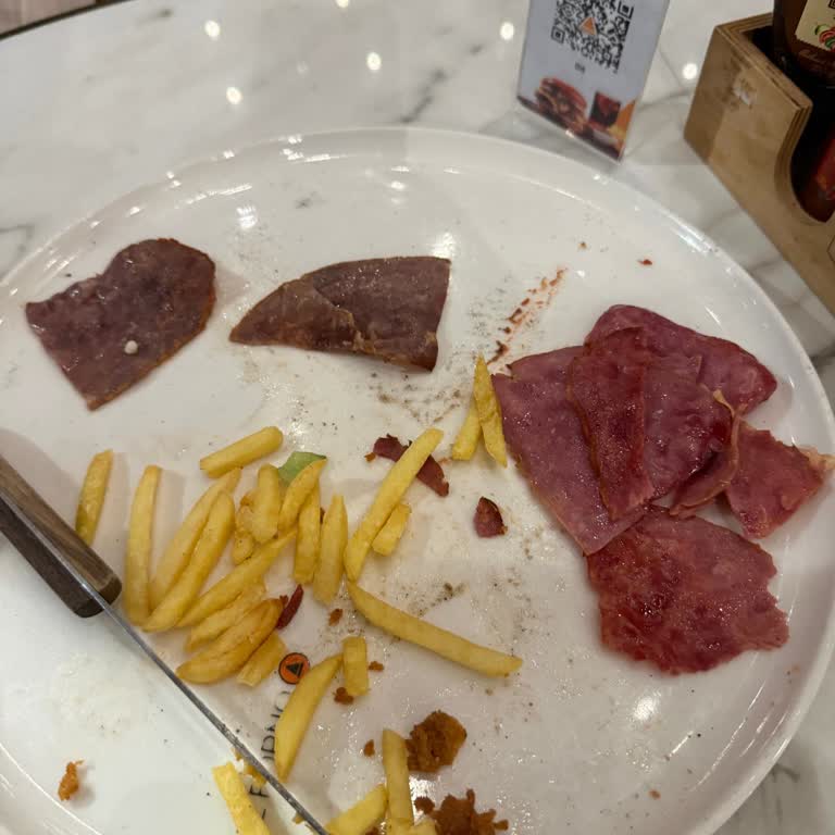 Bozulmuş Füme Etli Pizza Ve Gıda Güvenliği İhmalı