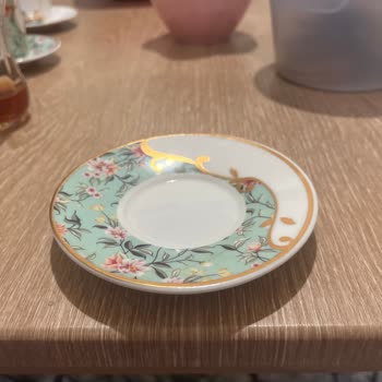 Çay Tablası Eğri Ve Desenleri Çabucak Silinen Fincan Takımı İçin Değişim Talebi