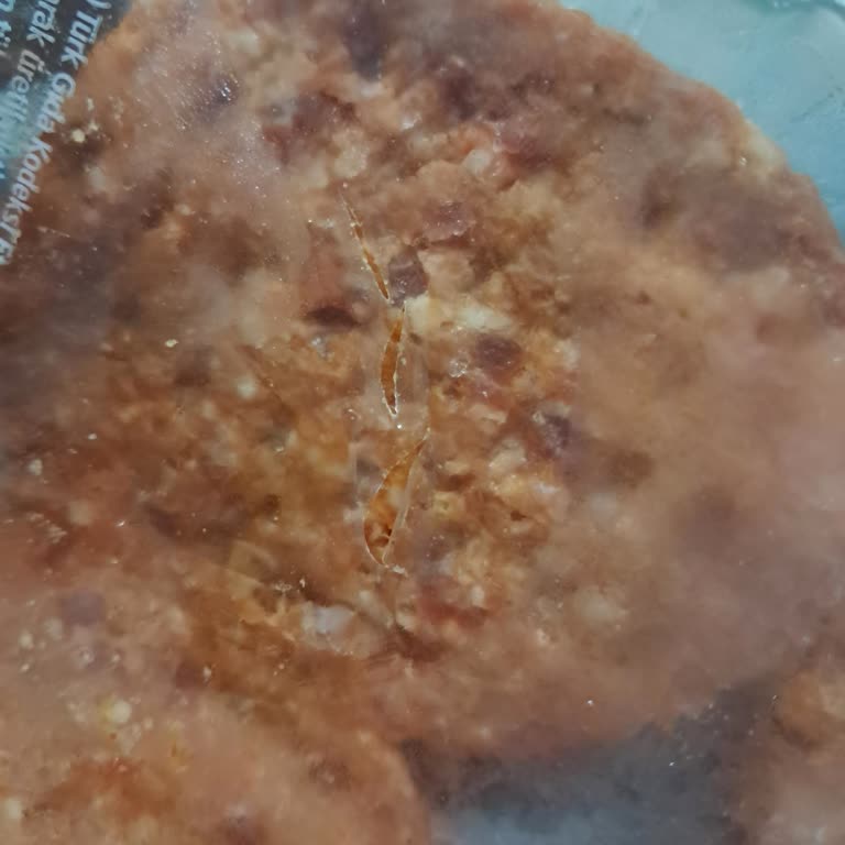 Ambalajı Yırtık Gelen Uzman Kasap Köfte Ürünümün Derhal Değiştirilmesini İstiyorum