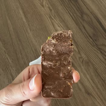 Son Kullanma Tarihi Geçmemiş Bozuk Çikolata İçin Cevap Bekliyor