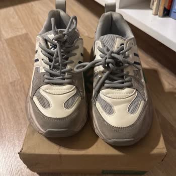 Benetton Ayakkabısının Tabanı Yırtıldı, Mağazadan Çözüm Alınamıyor