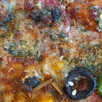 Domino’s Pizza’da Tahta Parçası Bulunması Ve İlgisiz Şube Tavrı