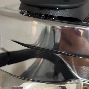 Korkmaz Vertex Düdüklü Tencere Kapağı Kırıldı, Su Sızdırıyor; Hızlı Çözüm İsteniyor