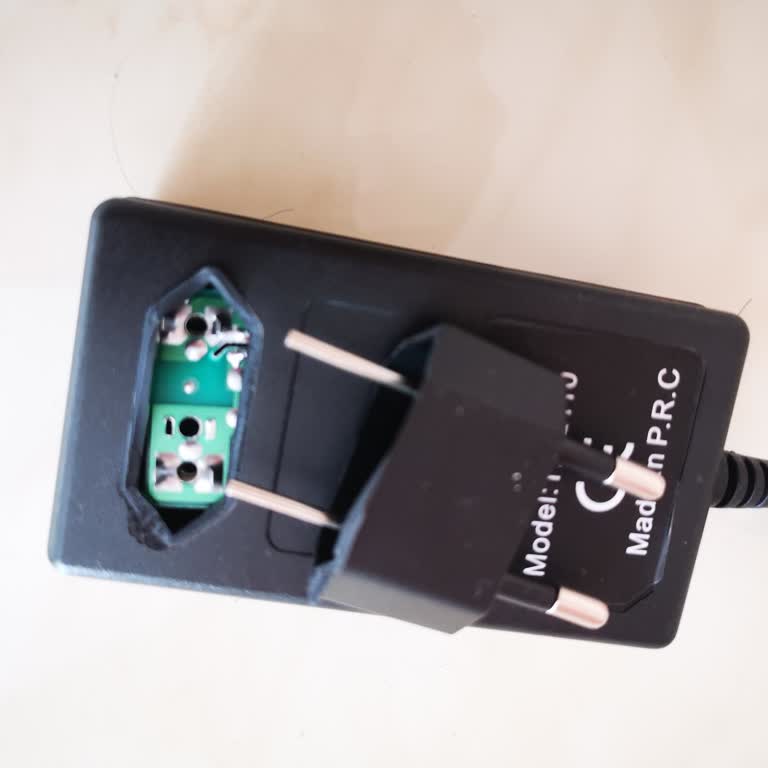 Kırık Şarj Adaptörü Ve Cevapsız Müşteri Desteği