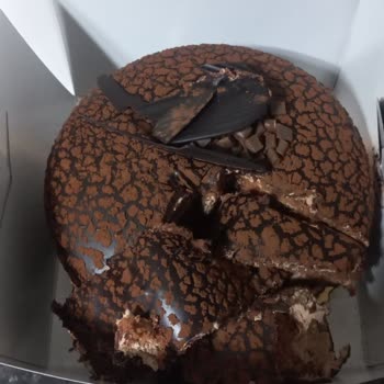 Tadolya Şubesinde Bozulmuş Doğum Günü Pastası Ve İade Talebi