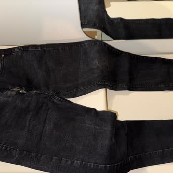 Denim Pantolon Renk Atmasıyla Kullanıcı Hatası Dedi, İade Talep Ediyor