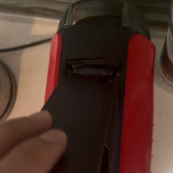 Cafissimo Makinesinin Kırılan Kapağı İçin Uygun Fiyatlı Yedek Parça Talebi