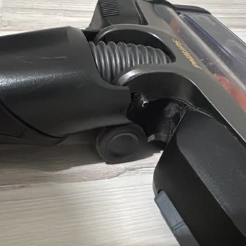 Philips 8000 Kablosuz Süpürge Başlığı Kendi Kendine Kırıldı Ve Müşteri Hizmetlerinden Yanıt Bekliyor