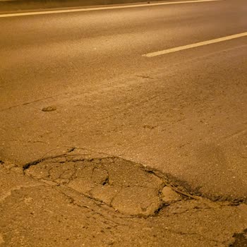 İçerenköy Pınar Sokak’taki Çukur Nedeniyle 6.000 TL’lik Lastik Hasarı Ve Güvenlik Tehlikesi