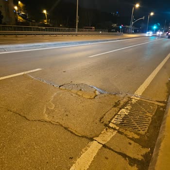 İçerenköy Pınar Sokak’taki Çukur Nedeniyle 6.000 TL’lik Lastik Hasarı Ve Güvenlik Tehlikesi