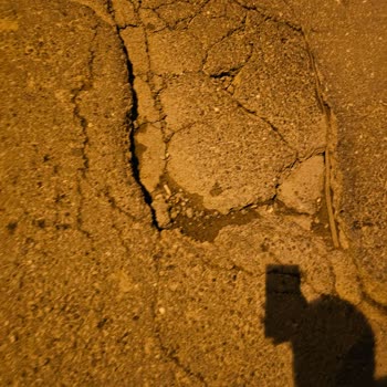 İçerenköy Pınar Sokak’taki Çukur Nedeniyle 6.000 TL’lik Lastik Hasarı Ve Güvenlik Tehlikesi