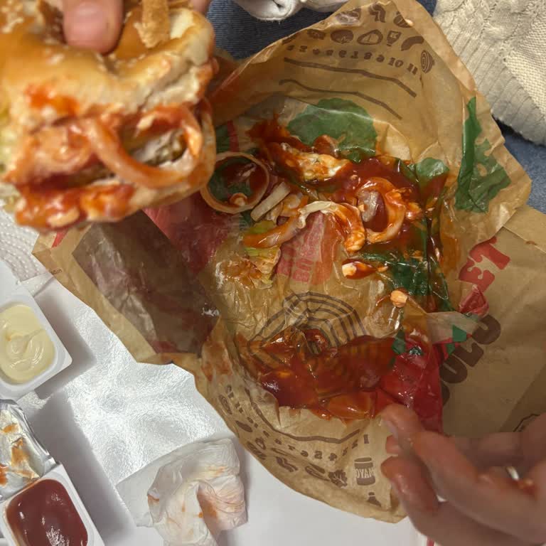 İstanbul Sultangazi Burger King Şubesinde Uzun Bekleme Ve Eksik Sos