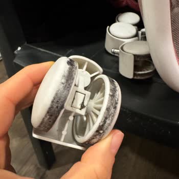 IKEA Sandalyesinin Tekerleklerinden Boya Bırakması Ve Sürekli Temizlik Sorunu