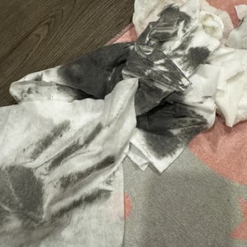 IKEA Sandalyesinin Tekerleklerinden Boya Bırakması Ve Sürekli Temizlik Sorunu