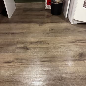 IKEA Sandalyesinin Tekerleklerinden Boya Bırakması Ve Sürekli Temizlik Sorunu