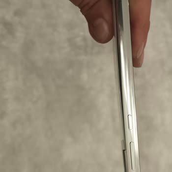 Samsung S22 Batarya Şişmesi Güvenlik Riski Ve Ücretsiz Tamir Talebi