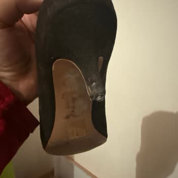 Nubuk Deri Topuklu Ayakkabının Çabuk Aşınması Ve Mağaza Personelinin Saygısız Tutumu