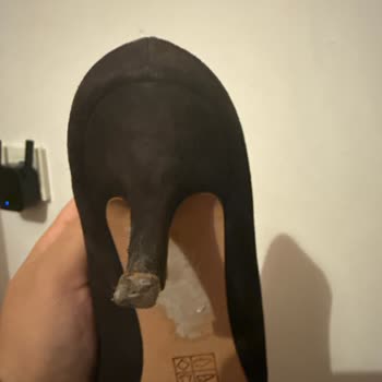 Nubuk Deri Topuklu Ayakkabının Çabuk Aşınması Ve Mağaza Personelinin Saygısız Tutumu