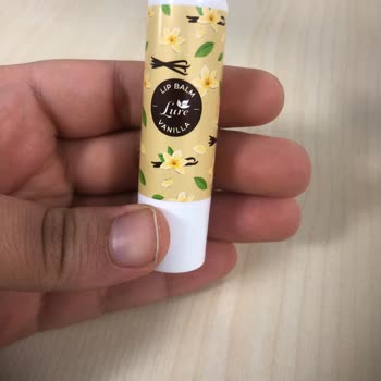 Lure Vanilyalı Dudak Balmında Siyah Parçalar Görüldü, Güvenim Zedelendi