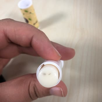 Lure Vanilyalı Dudak Balmında Siyah Parçalar Görüldü, Güvenim Zedelendi