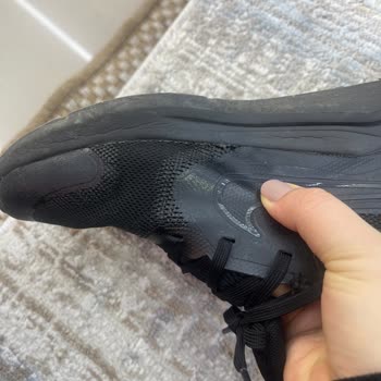 İki Ayda Açılan Garantili Nike Cosmic Runner GS Ayakkabıda Kalite Sorunu