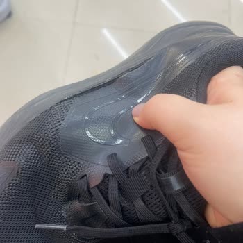 İki Ayda Açılan Garantili Nike Cosmic Runner GS Ayakkabıda Kalite Sorunu