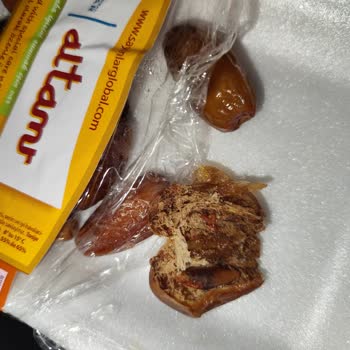 Hurmalarda Solucan Görüldü: Utanç Ve Sağlık Riski