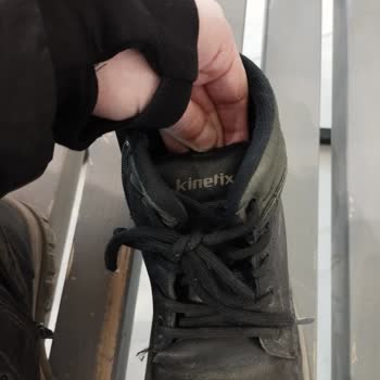 Ayıplı Çocuk Ayakkabısı İçin İade Talebi Ve İlgisiz Mağaza Personeli