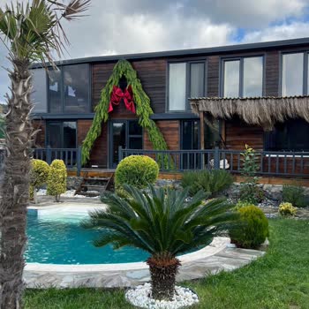 Yanıltıcı Fotoğraflar, Kirli Bungalov Ve Kullanılamaz Havuz