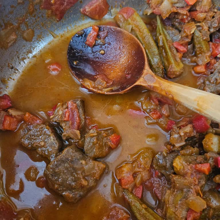 Sembol Center Hem Yanlış Ürün Satışı Hem De Müşteriye Karşı Kullanılan Üslup