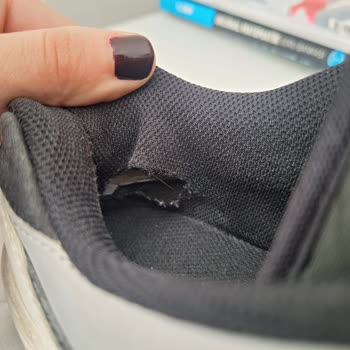 Kısa Sürede Deforme Olan Nike Ayakkabı Ve Tekrarlanan Yanıltıcı İnceleme Sonuçları